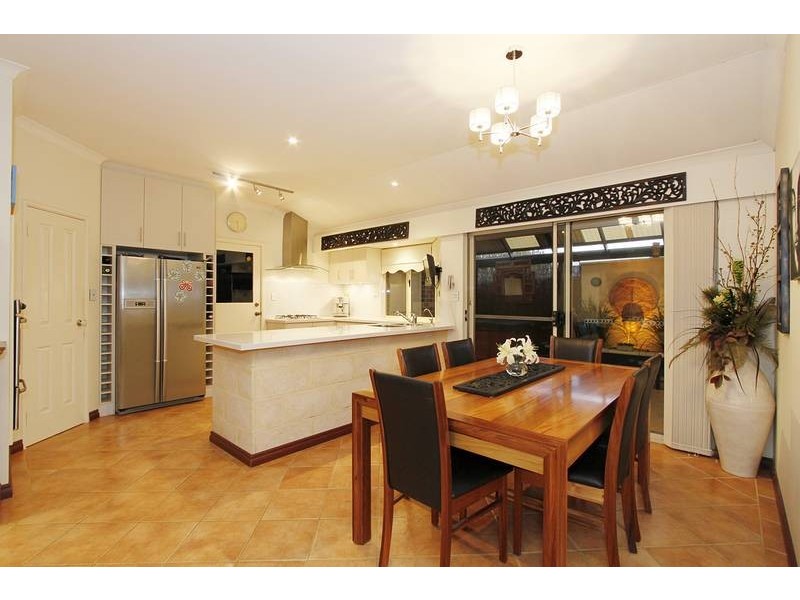 10 Stradbroke Gardens, Ridgewood WA 6030