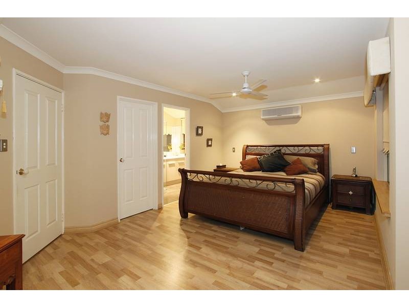 10 Stradbroke Gardens, Ridgewood WA 6030