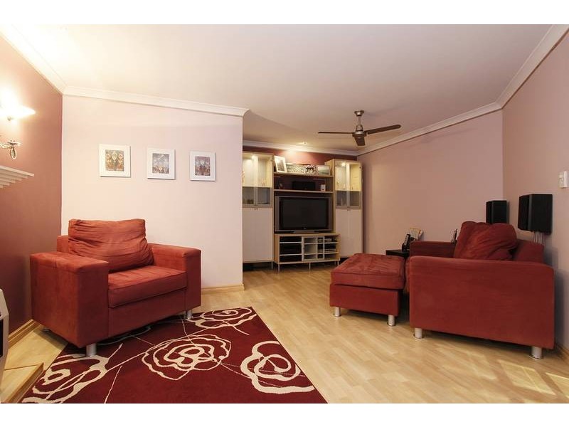 10 Stradbroke Gardens, Ridgewood WA 6030