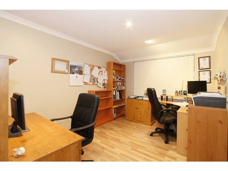 10 Stradbroke Gardens, Ridgewood WA 6030