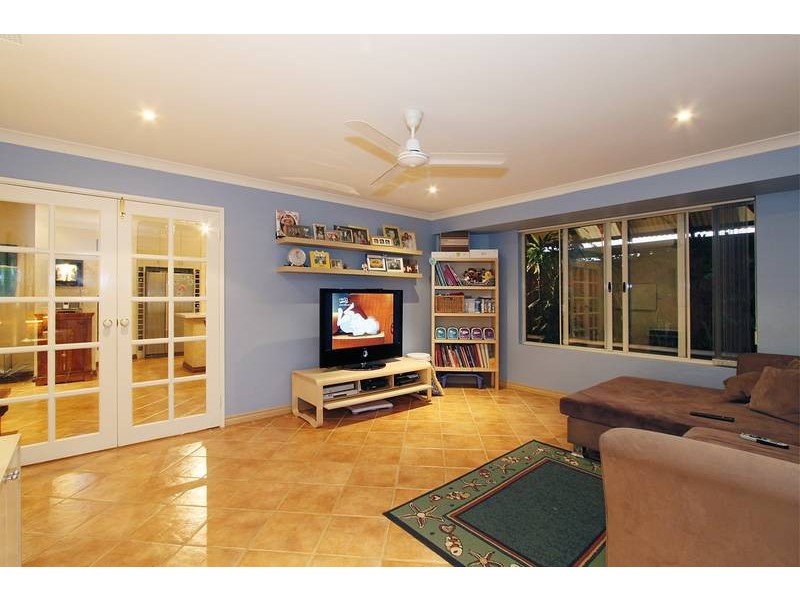 10 Stradbroke Gardens, Ridgewood WA 6030