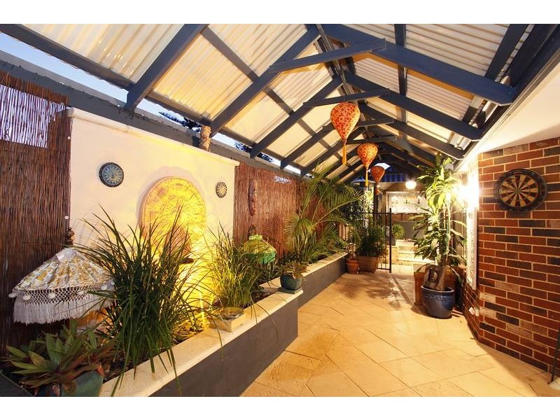 10 Stradbroke Gardens, Ridgewood WA 6030