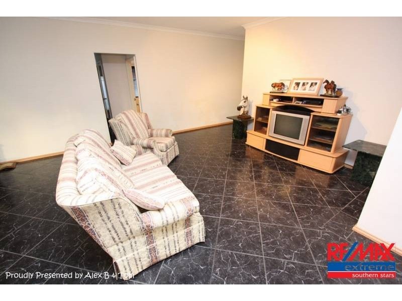 18 Yarrow Drive, Beechboro WA 6063