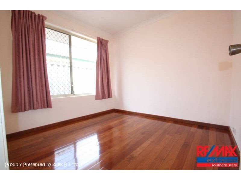 13 Forman Court, Queens Park WA 6107