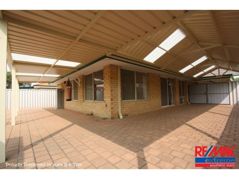 13 Forman Court, Queens Park WA 6107