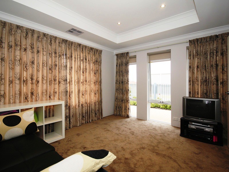 15 Spindrift Street, Jindalee WA 6036