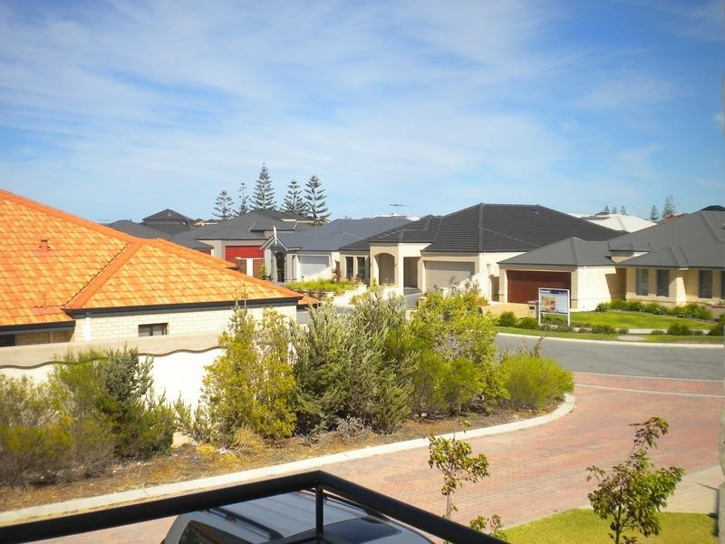 32 Masthead Close, Jindalee WA 6036