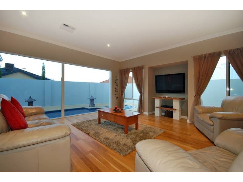 14 Halyard Road, Jindalee WA 6036