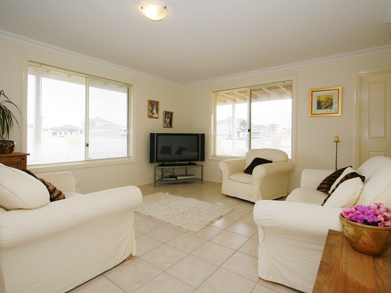 67 Seaspray Crescent, Jindalee WA 6036