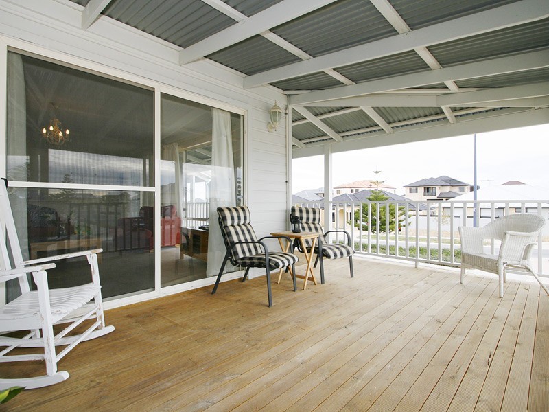 67 Seaspray Crescent, Jindalee WA 6036