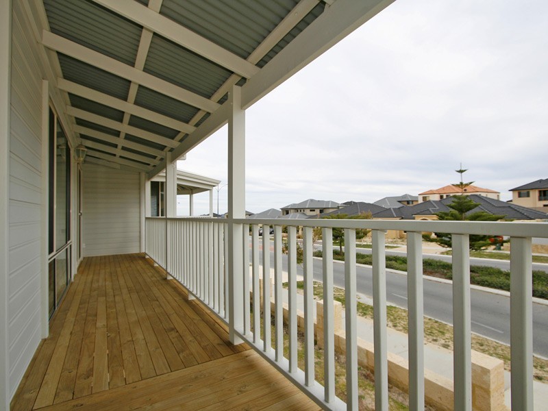 67 Seaspray Crescent, Jindalee WA 6036