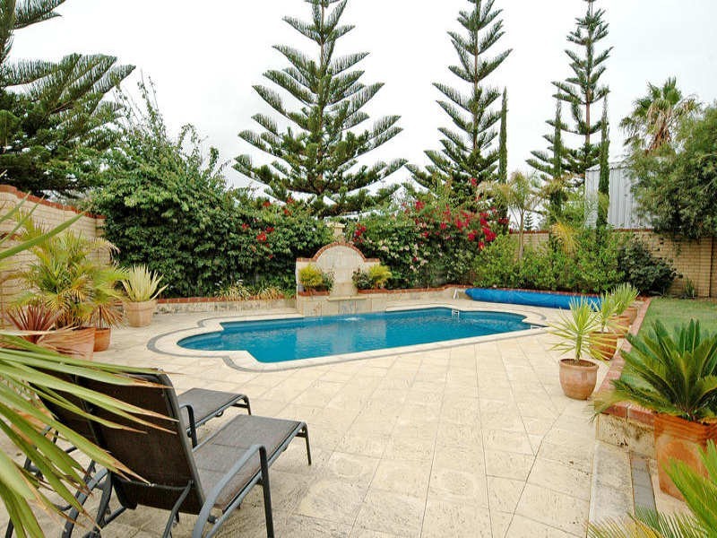 5 Galway Court, Mindarie WA 6030