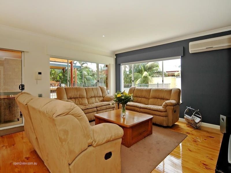 6 Seville Crest, Mindarie WA 6030