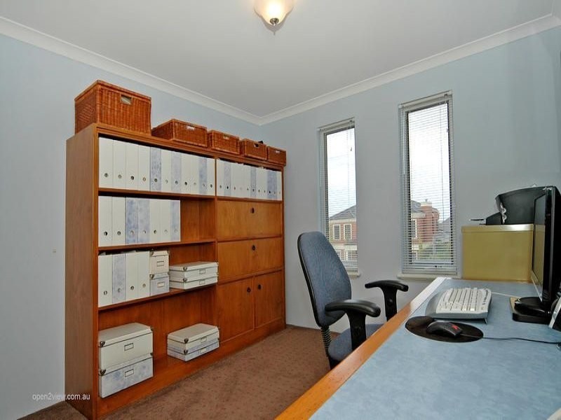 6 Seville Crest, Mindarie WA 6030