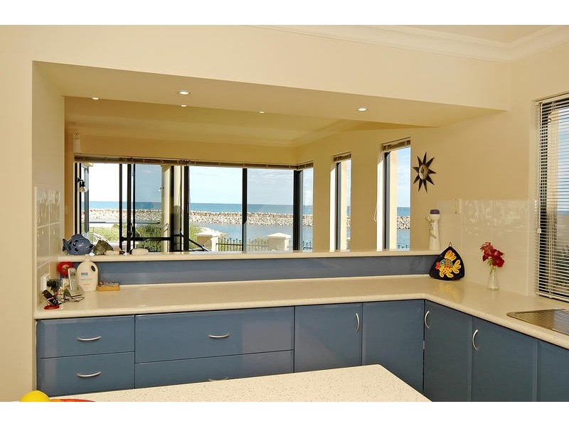 42 Clarecastle Retreat, Mindarie WA 6030