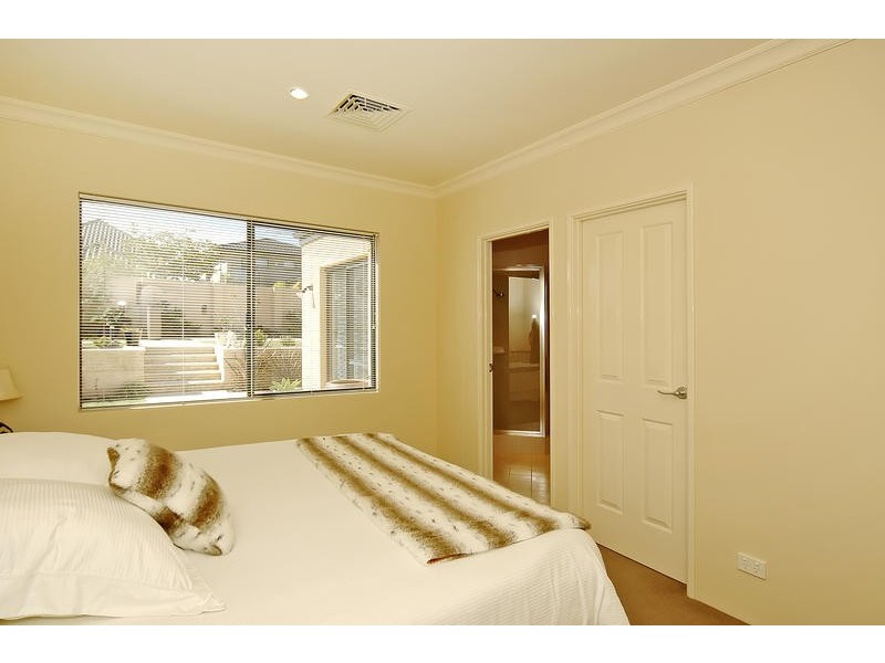 42 Clarecastle Retreat, Mindarie WA 6030