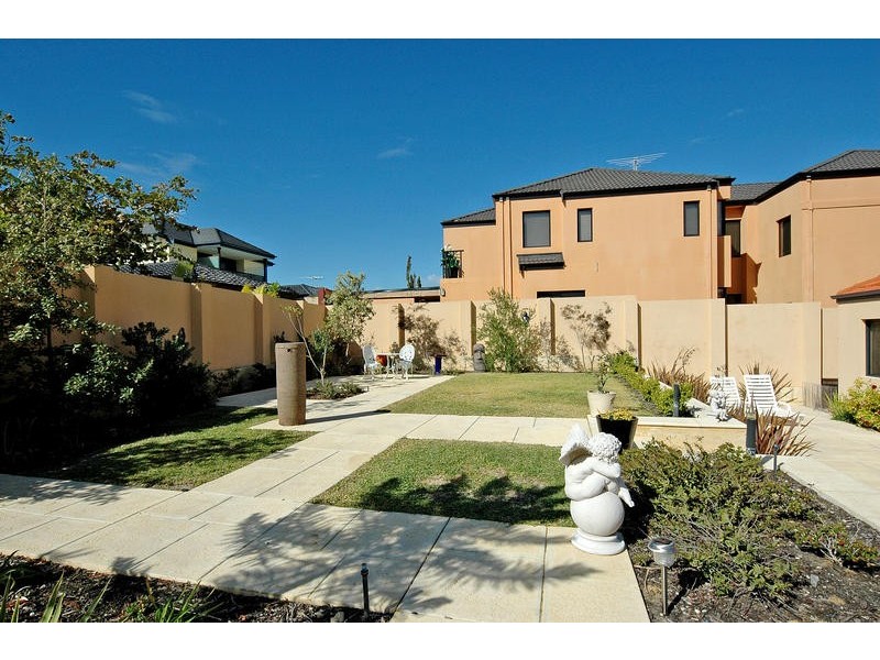 42 Clarecastle Retreat, Mindarie WA 6030