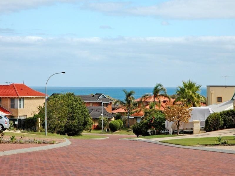 14 Rhodes Close, Mindarie WA 6030