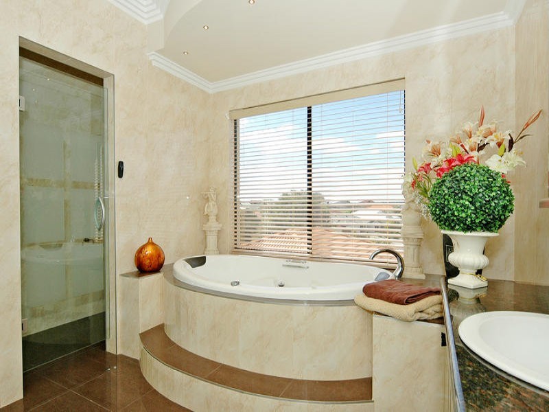 14 Rhodes Close, Mindarie WA 6030