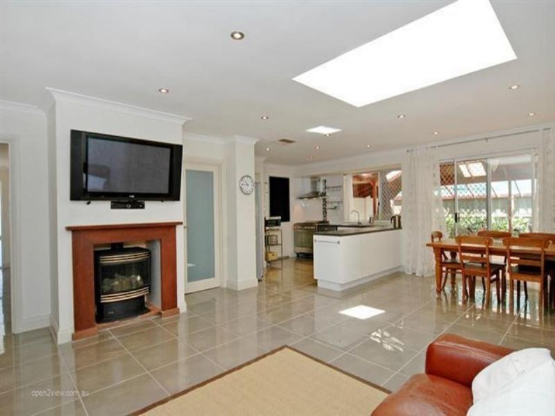 28 Rothesay Heights, Mindarie WA 6030