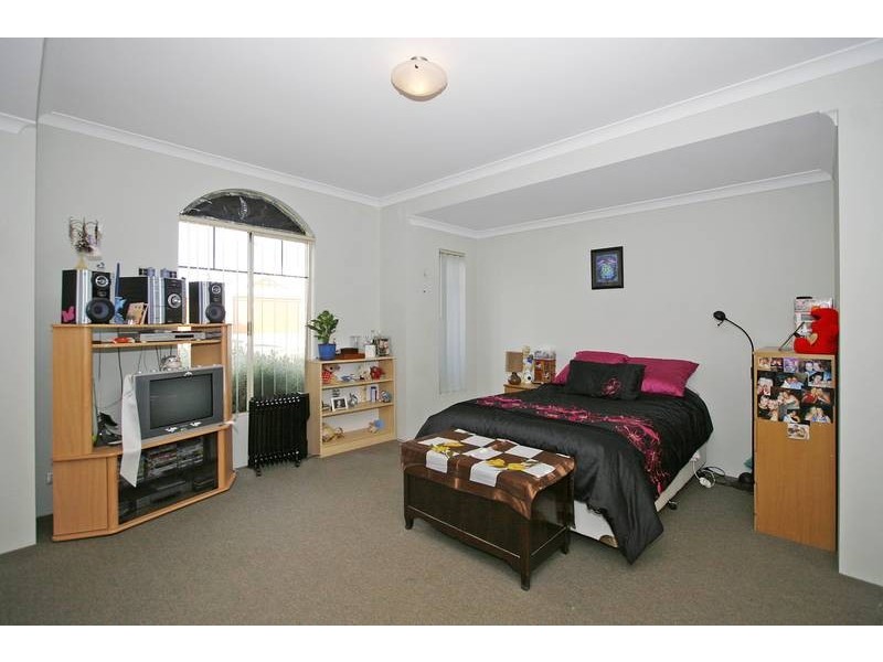 8 Goshawk Street, Tapping WA 6065