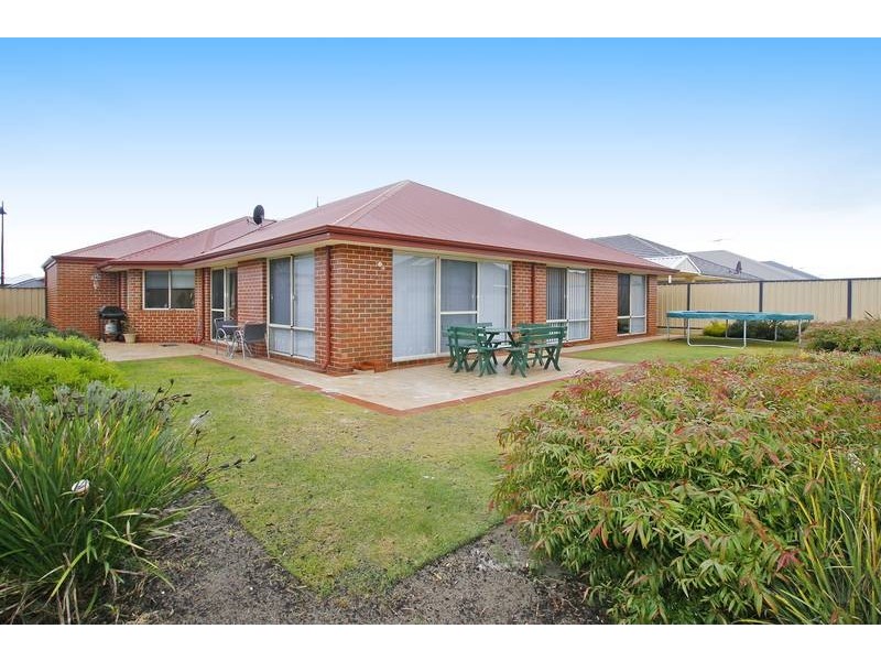 8 Goshawk Street, Tapping WA 6065