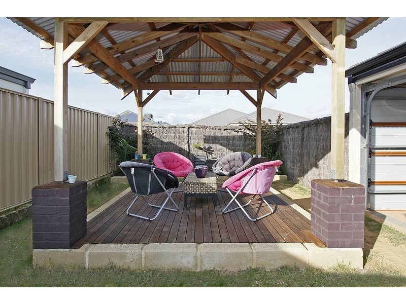 16 Knighton Way, Butler WA 6036