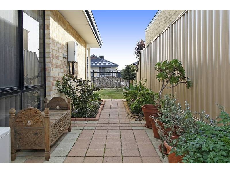 16 Knighton Way, Butler WA 6036