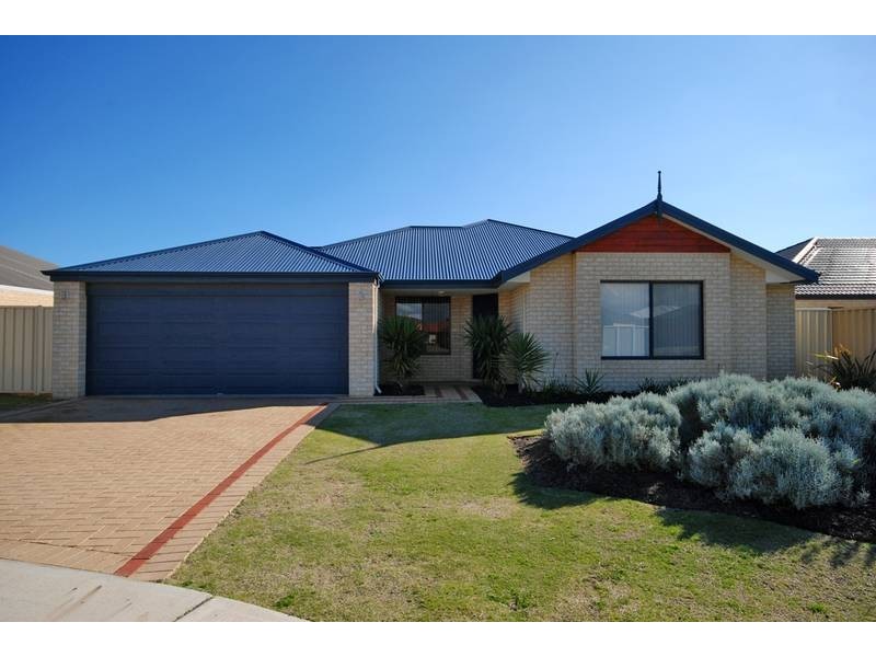 4 Ammanford Crescent, Butler WA 6036