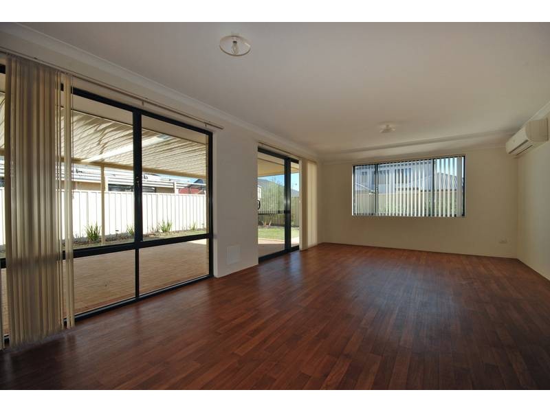 4 Ammanford Crescent, Butler WA 6036