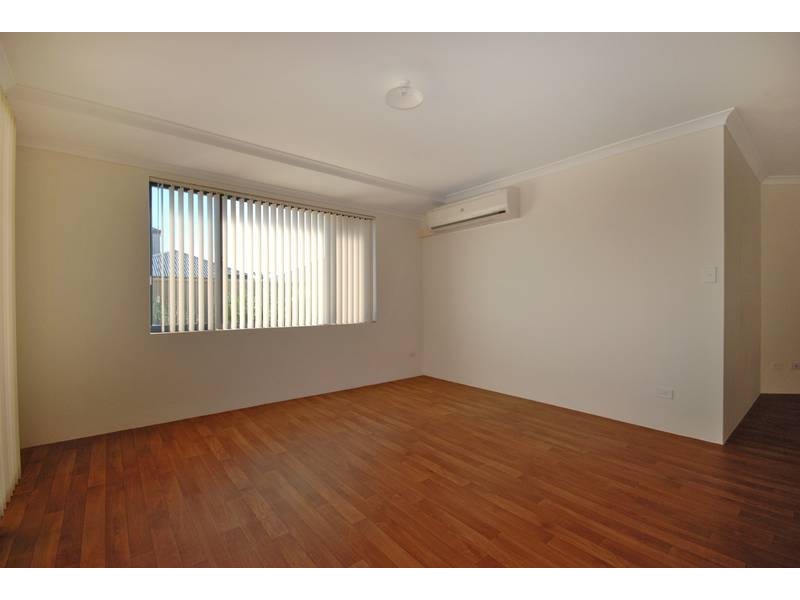 4 Ammanford Crescent, Butler WA 6036