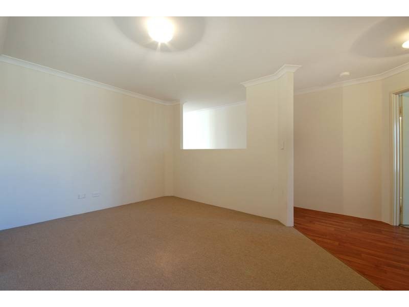 4 Ammanford Crescent, Butler WA 6036