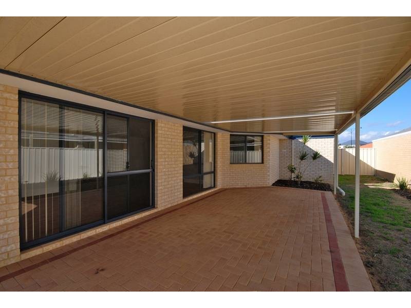 4 Ammanford Crescent, Butler WA 6036