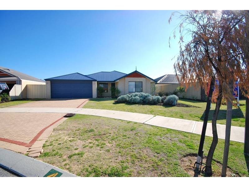 4 Ammanford Crescent, Butler WA 6036