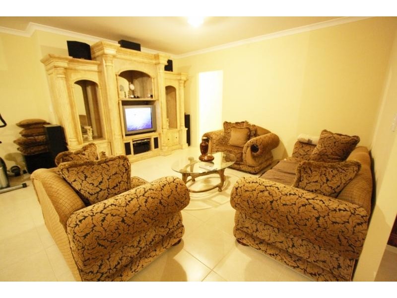 64 Wicklow Circle, Darch WA 6065
