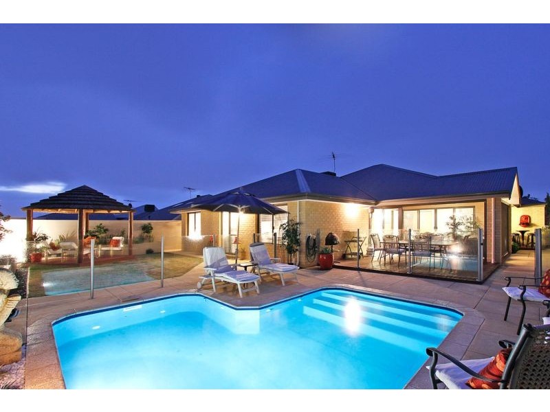 154 Golf Links Drive, Carramar WA 6031