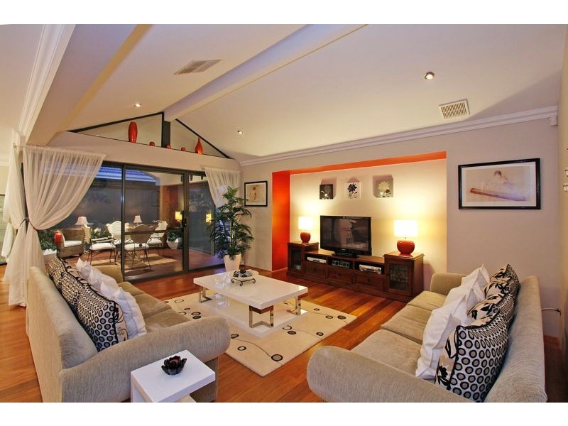 154 Golf Links Drive, Carramar WA 6031