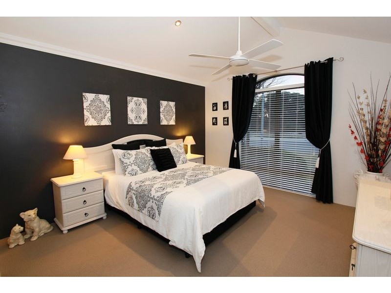 154 Golf Links Drive, Carramar WA 6031