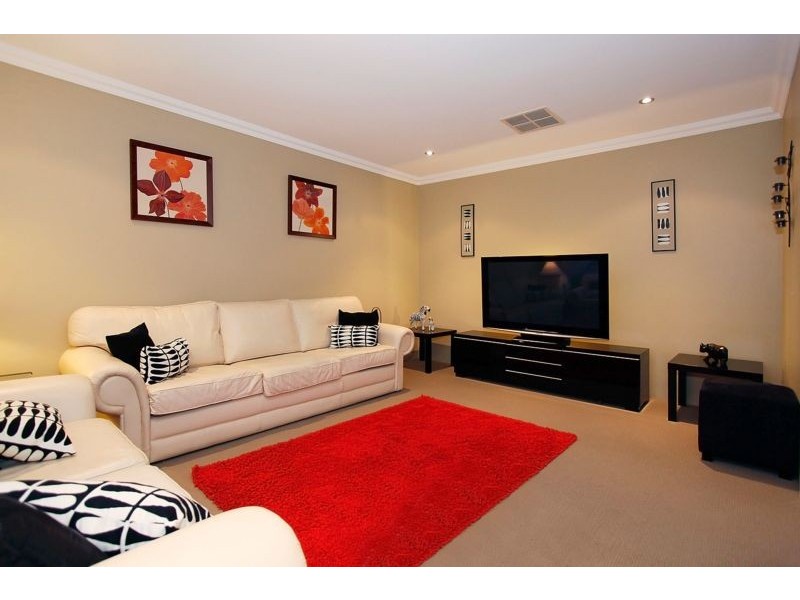 154 Golf Links Drive, Carramar WA 6031