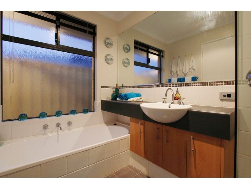 154 Golf Links Drive, Carramar WA 6031