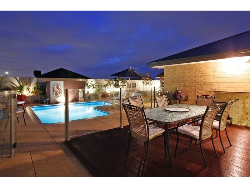 154 Golf Links Drive, Carramar WA 6031