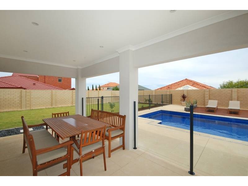 8 Lautoka Rise, Mindarie WA 6030