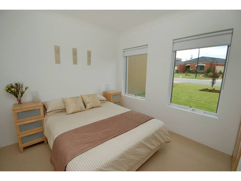 8 Lautoka Rise, Mindarie WA 6030