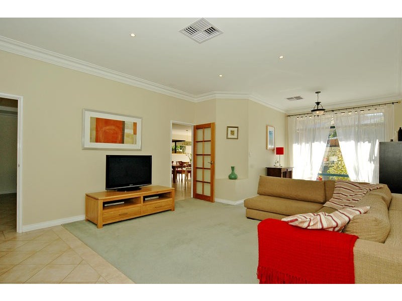 28 Rainham Avenue, Mindarie WA 6030