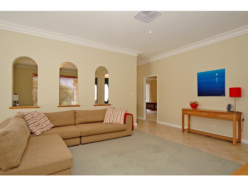 28 Rainham Avenue, Mindarie WA 6030