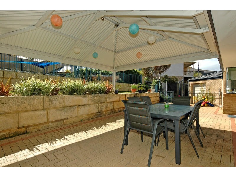 28 Rainham Avenue, Mindarie WA 6030