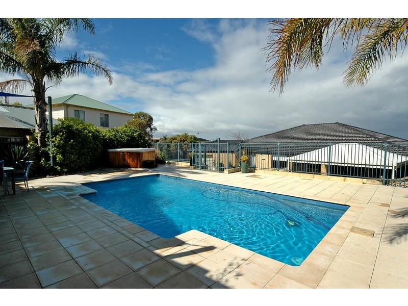 28 Rainham Avenue, Mindarie WA 6030