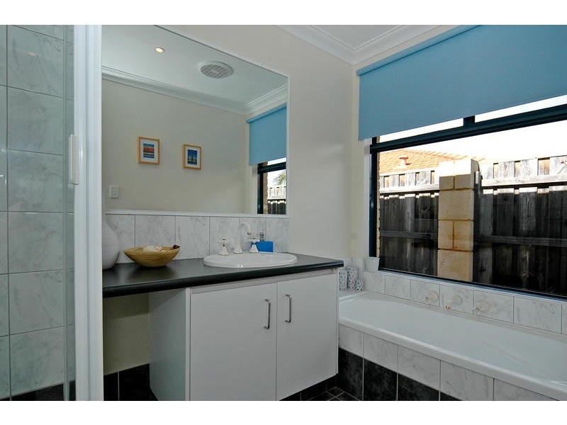 28 Rainham Avenue, Mindarie WA 6030