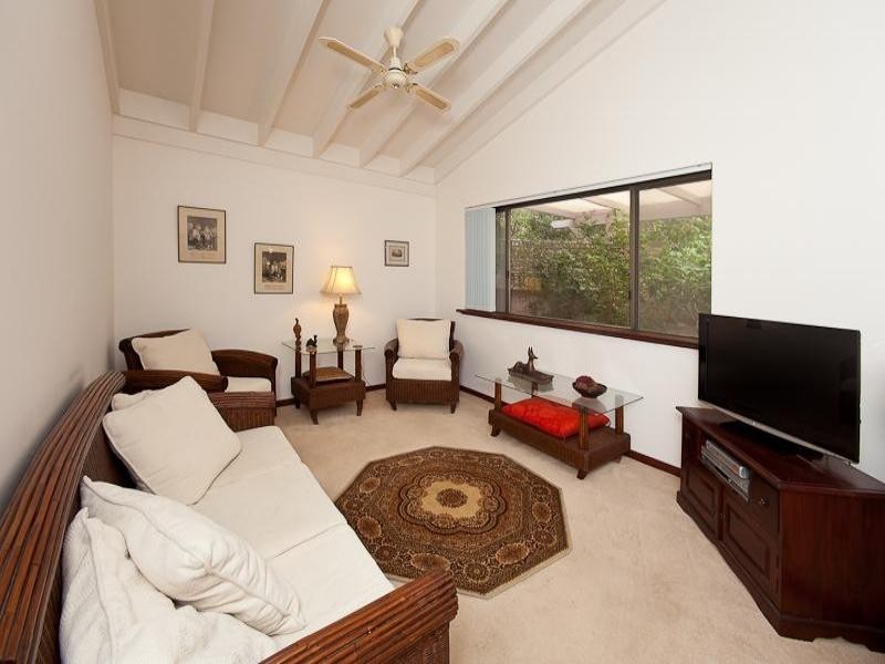 4 Fraser Road, Quinns Rocks WA 6030