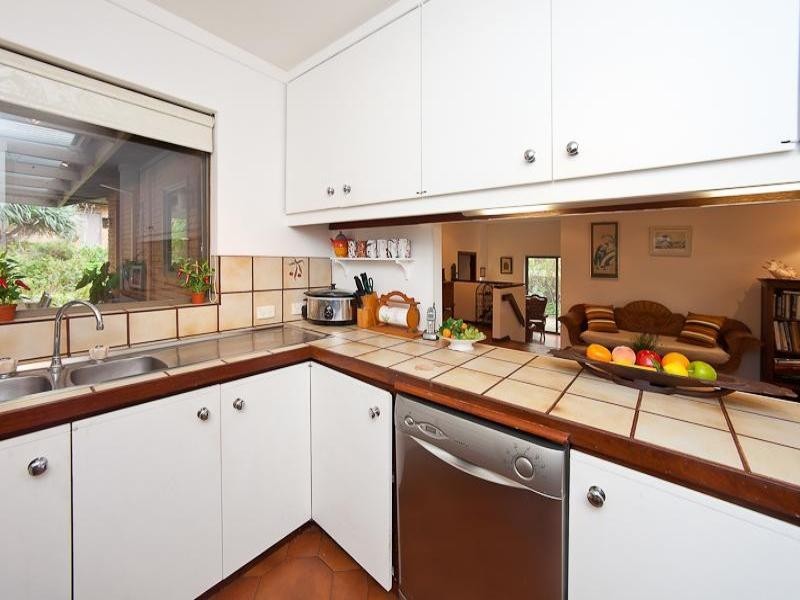 4 Fraser Road, Quinns Rocks WA 6030